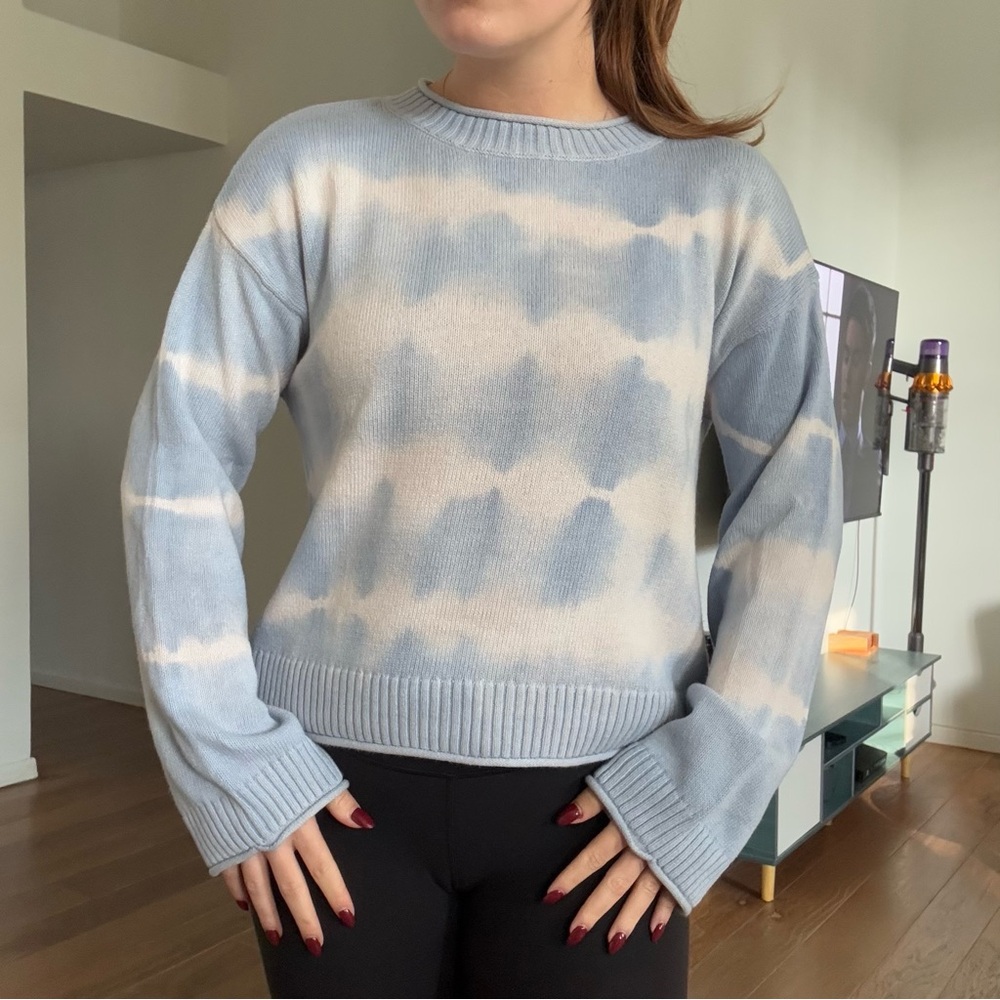 NWOT - Elizabeth and James Blue White Tie Dye Sweater Size Small